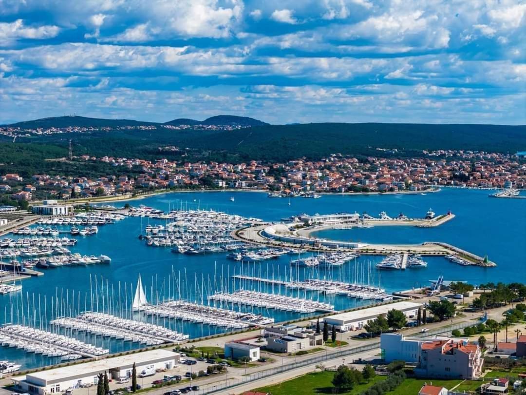 Apartmani Svitlana Sukošan Екстериор снимка